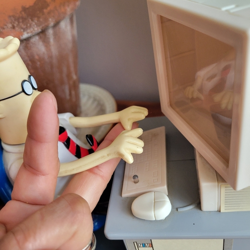 DILBERT 1998 Electronic M&M Candy Dispenser Computer Office Desk As Is - Picture 11 of 14